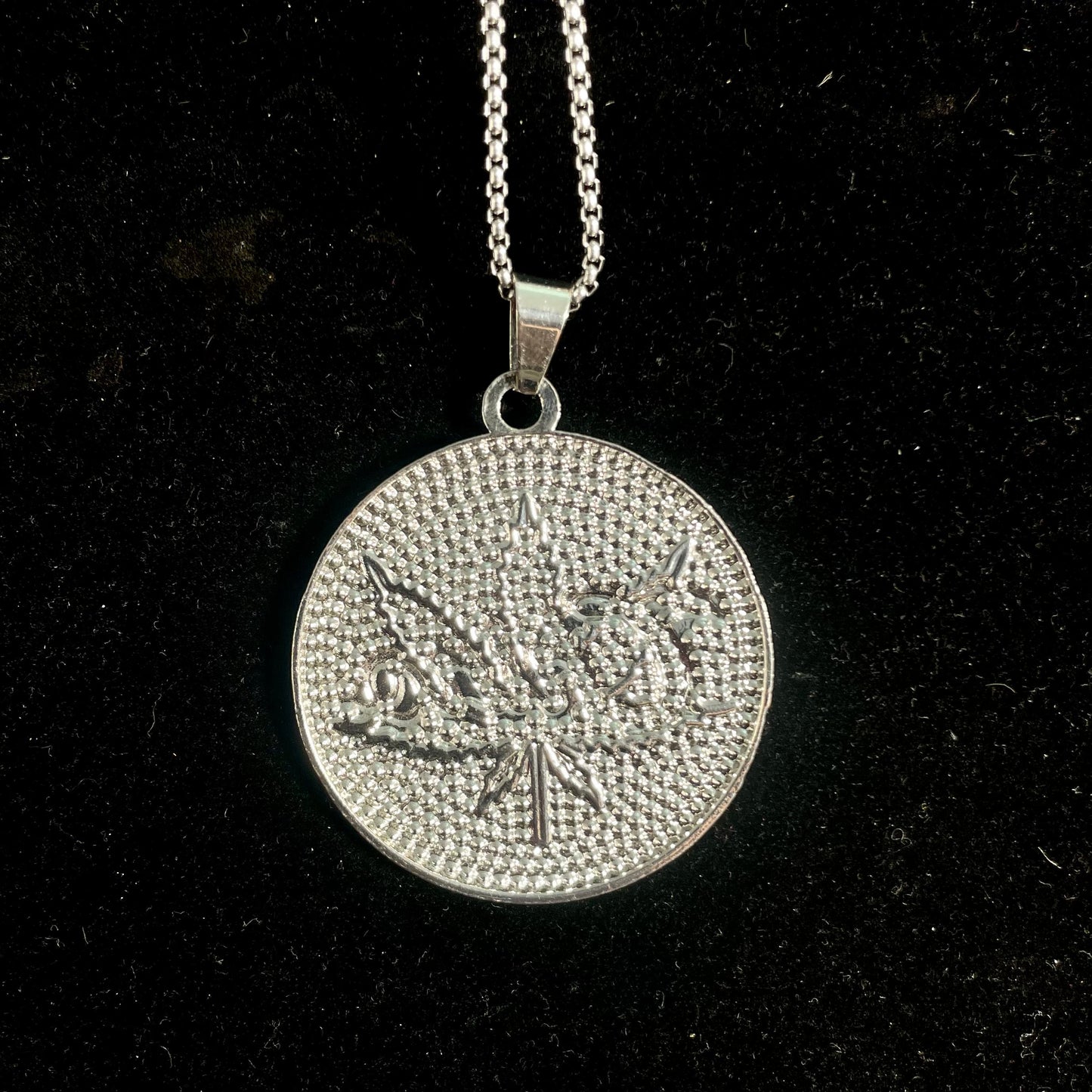 Leaf Iced Out Hip Hop Pendant Necklace With Chain