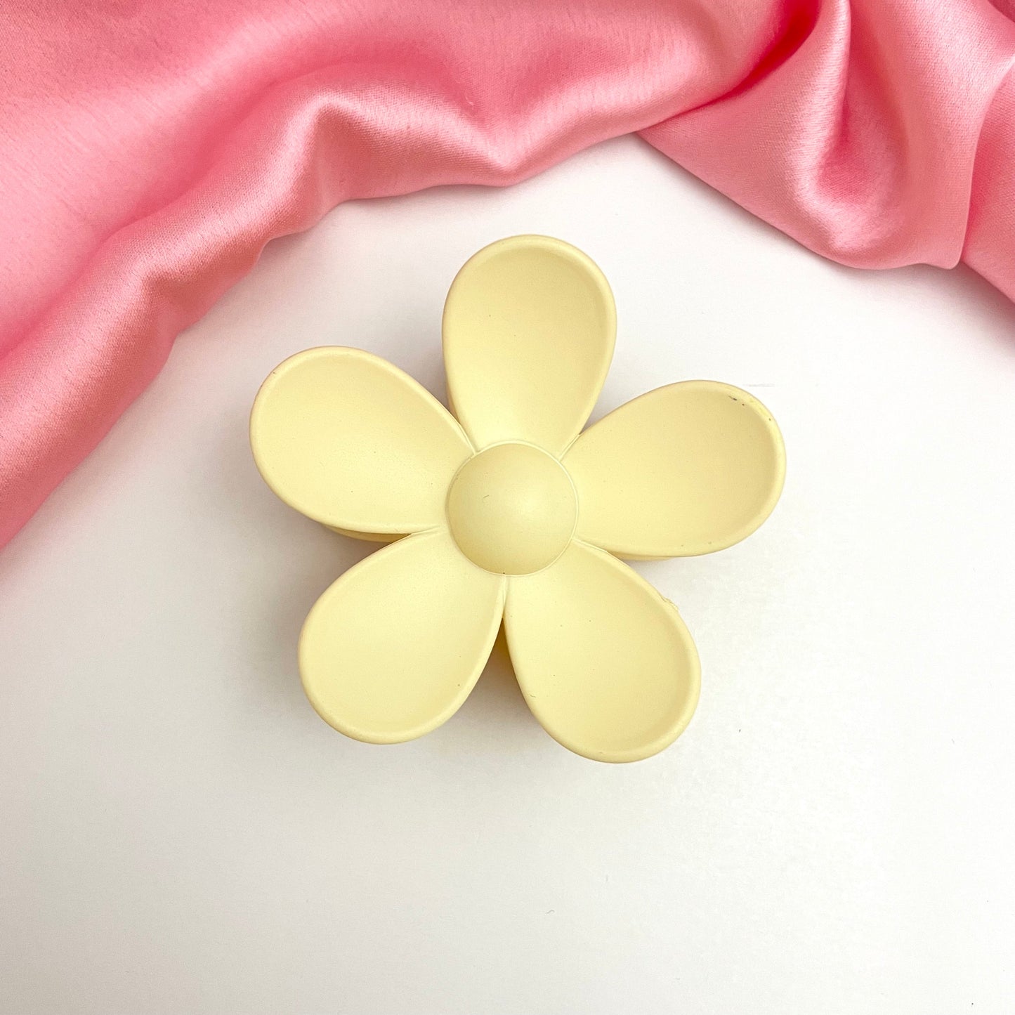 Cream Flower Designed Hair Clutcher (D-8)