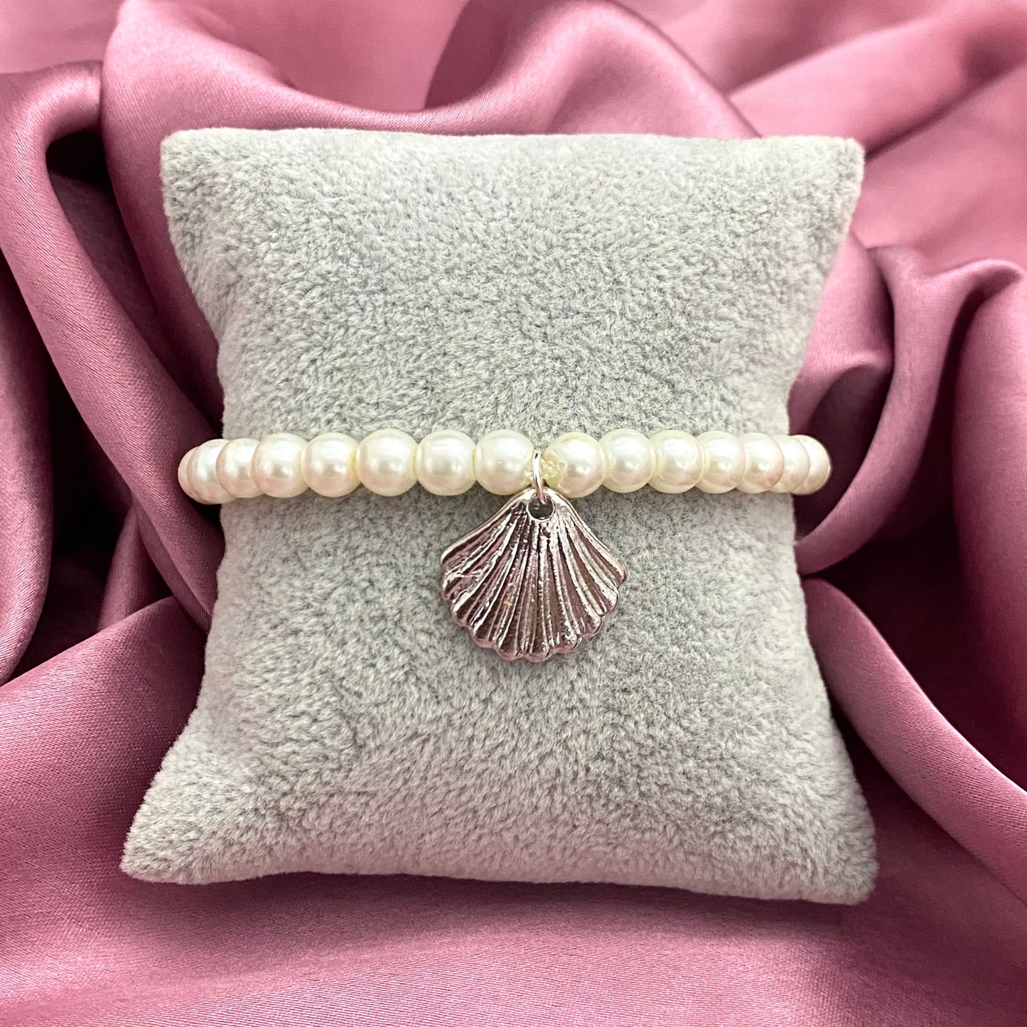 Stretchable Pearl Shell Charm Bracelet (6mm Beads)