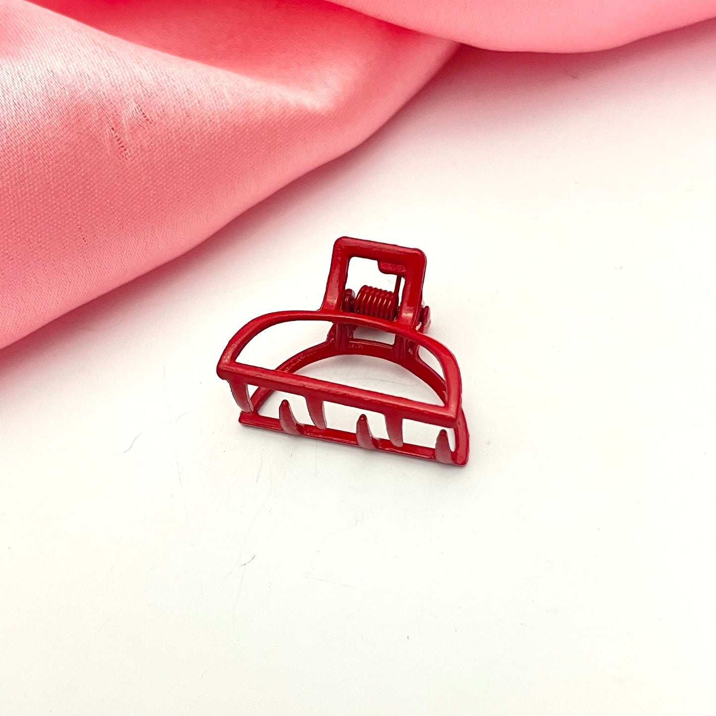 Mini Red Semicircle Shaped Hair Clutcher